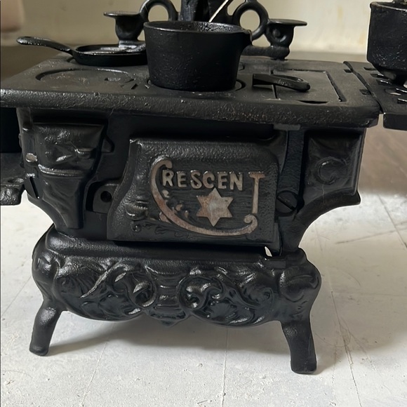 Crescent Black Cast Iron Mini Stove Set - Picture 2 of 3